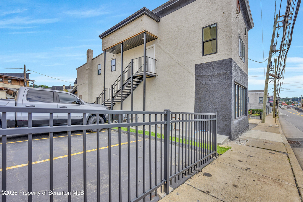 111 S Blakely Street - Photo 1