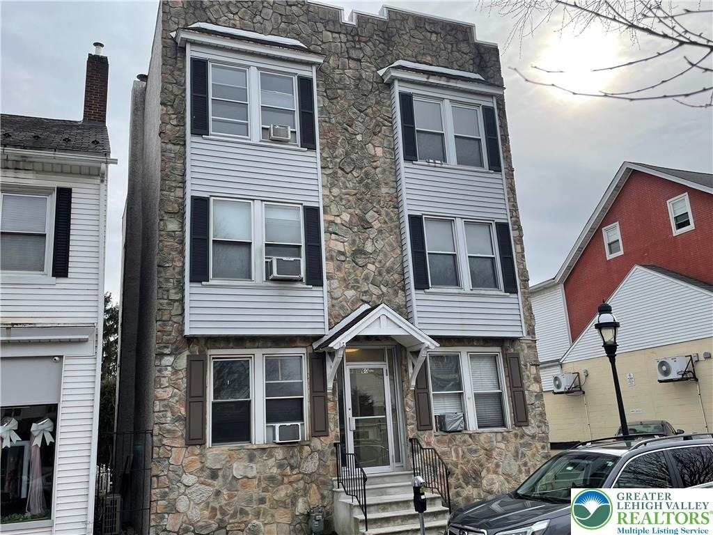 60 E Broad Street - Photo 0