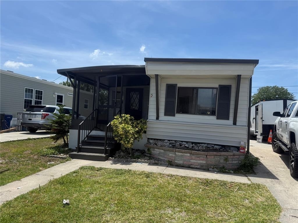512 51st Avenue Drive W - Photo 0
