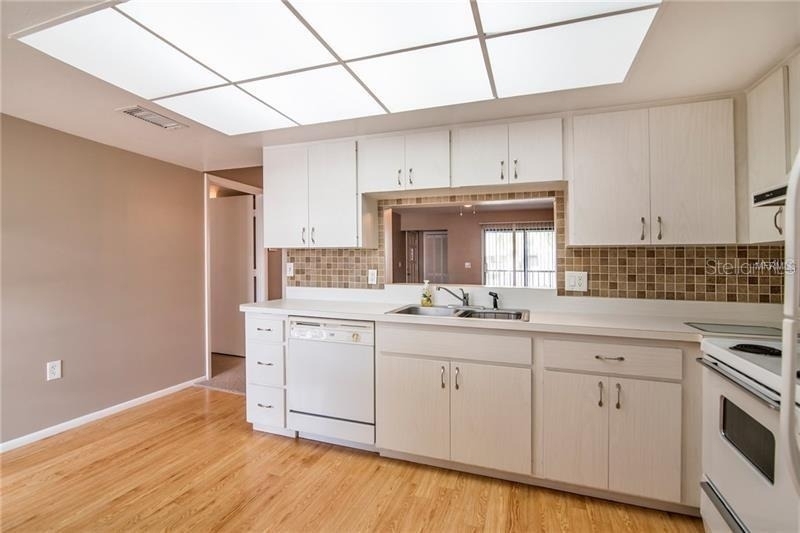 2415 Bayshore Gardens Parkway - Photo 2
