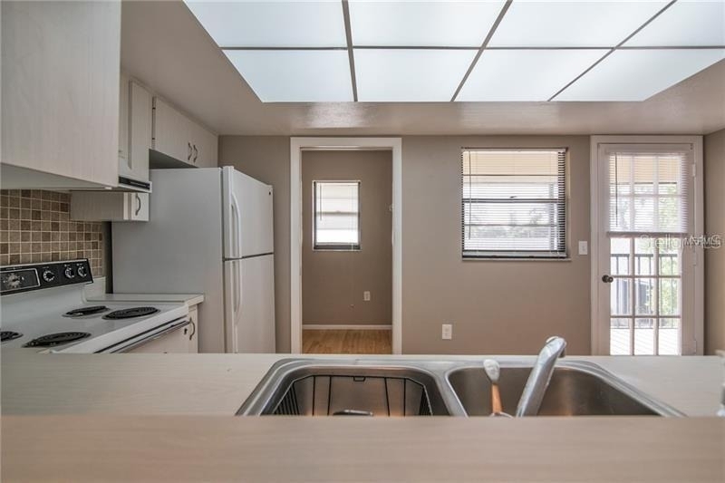 2415 Bayshore Gardens Parkway - Photo 5