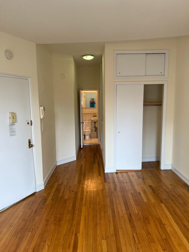 East 81st Street - Photo 3