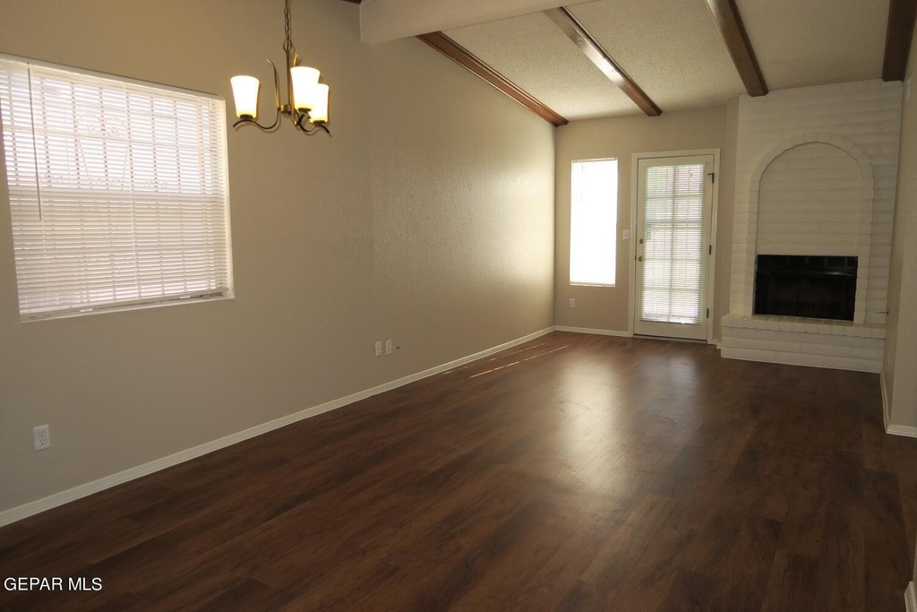 3121 Wayside Street - Photo 2