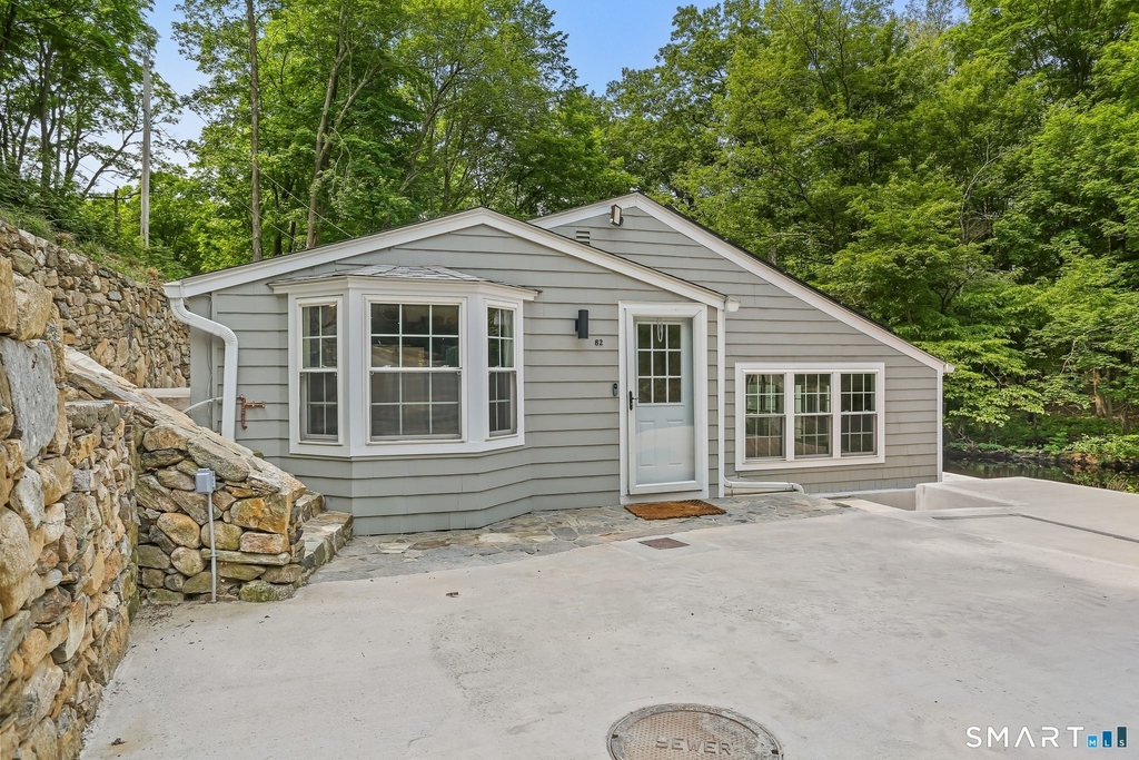 82 Newtown Turnpike - Photo 1