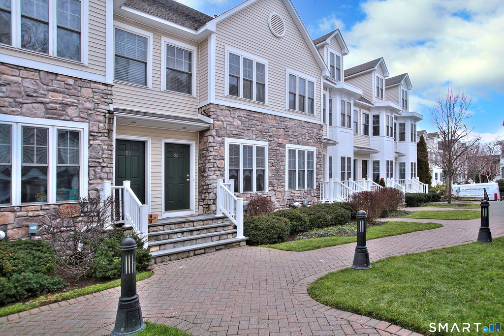 39 Maple Tree Avenue - Photo 0