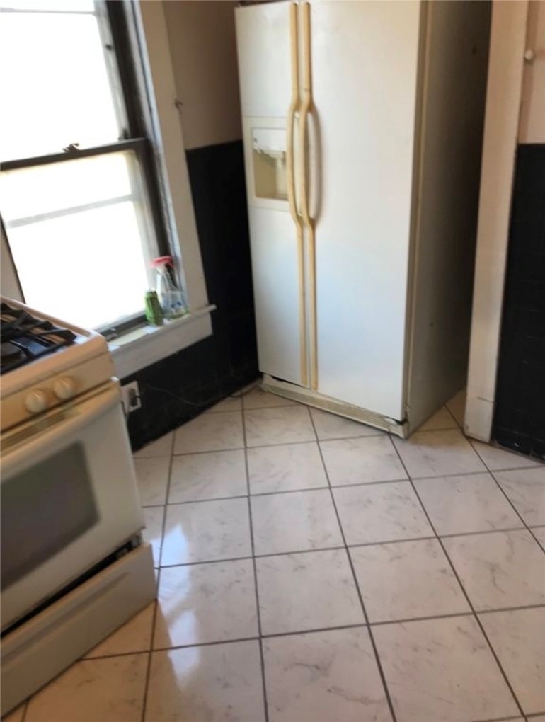 596 Sherman Ave - Photo 5