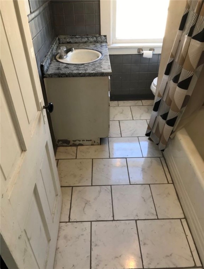 596 Sherman Ave - Photo 4