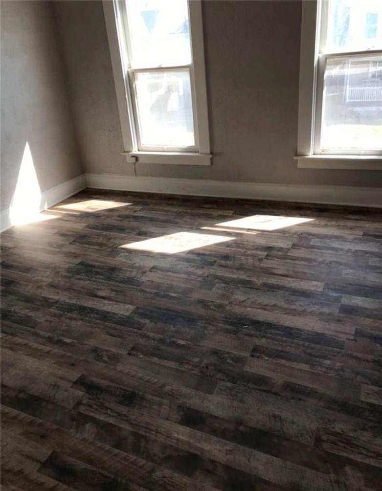 596 Sherman Ave - Photo 2
