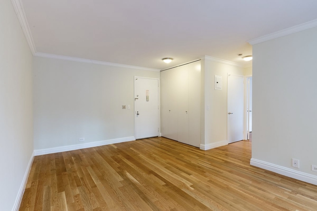 West 48th Street - Photo 1