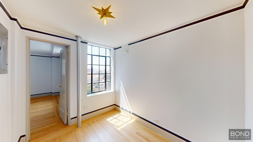 Christopher Street - Photo 1