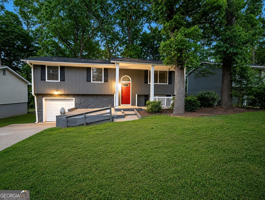 2153 Cherokee Valley Circle - Photo 0