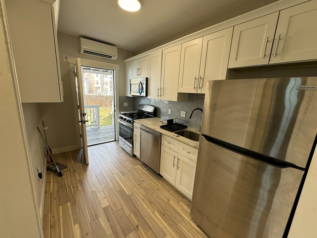 17 Otis Street - Photo 6