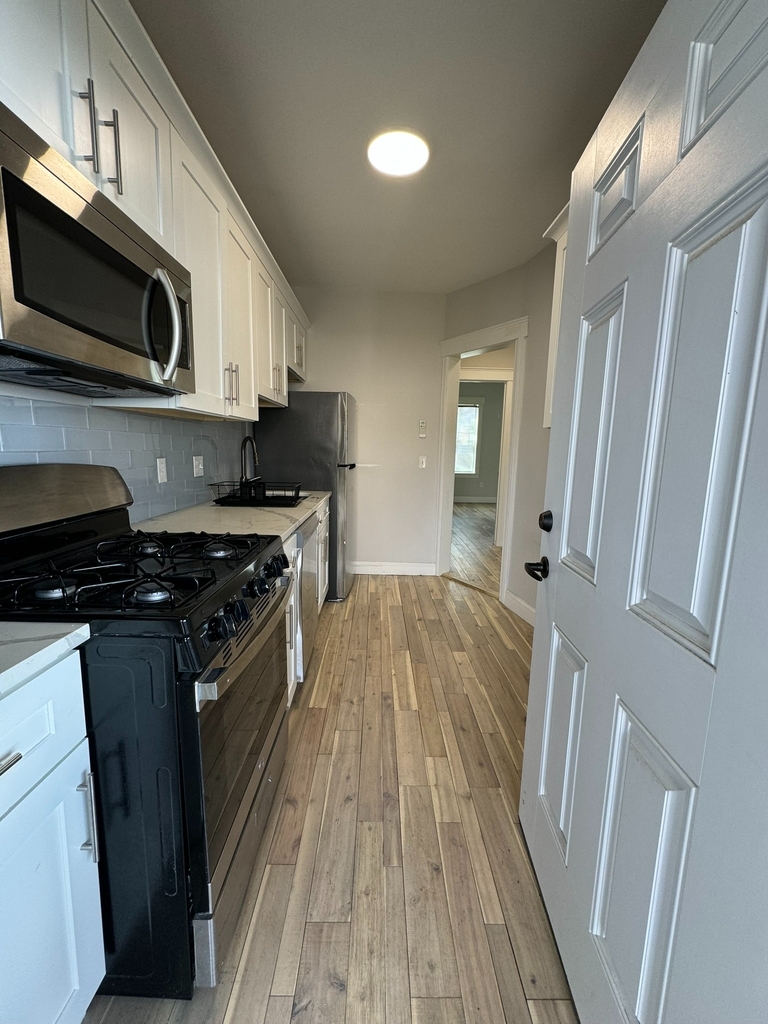 17 Otis Street - Photo 5
