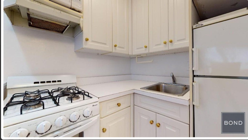 East 84th Street - Photo 2