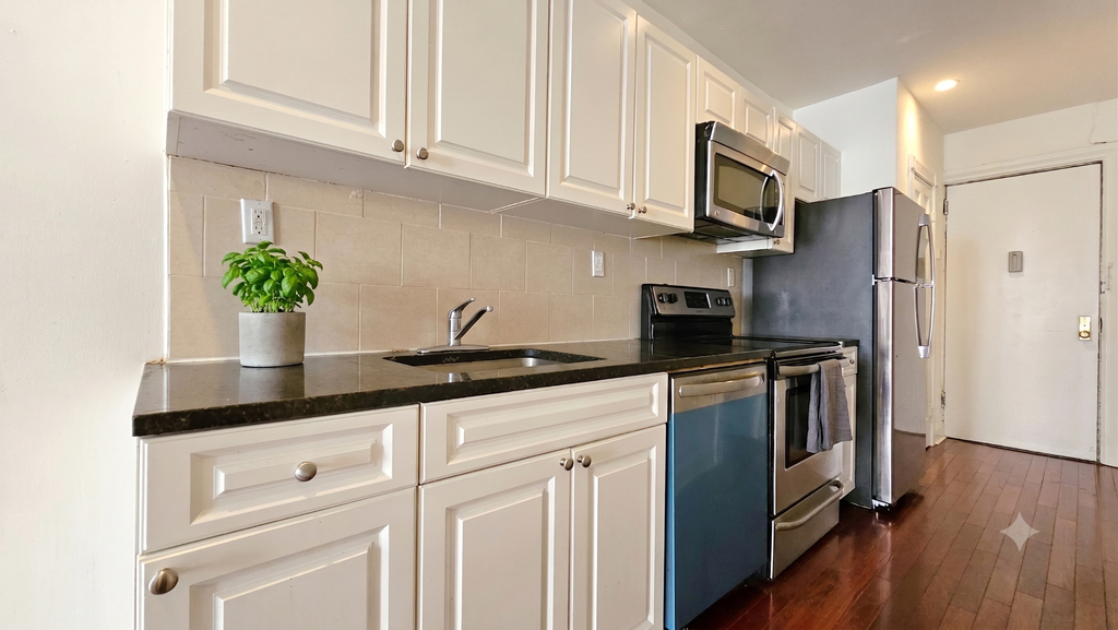 20 Magaw Place - Photo 2