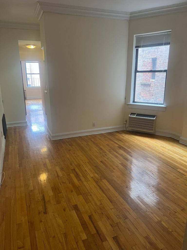 East 84th Street - Photo 6