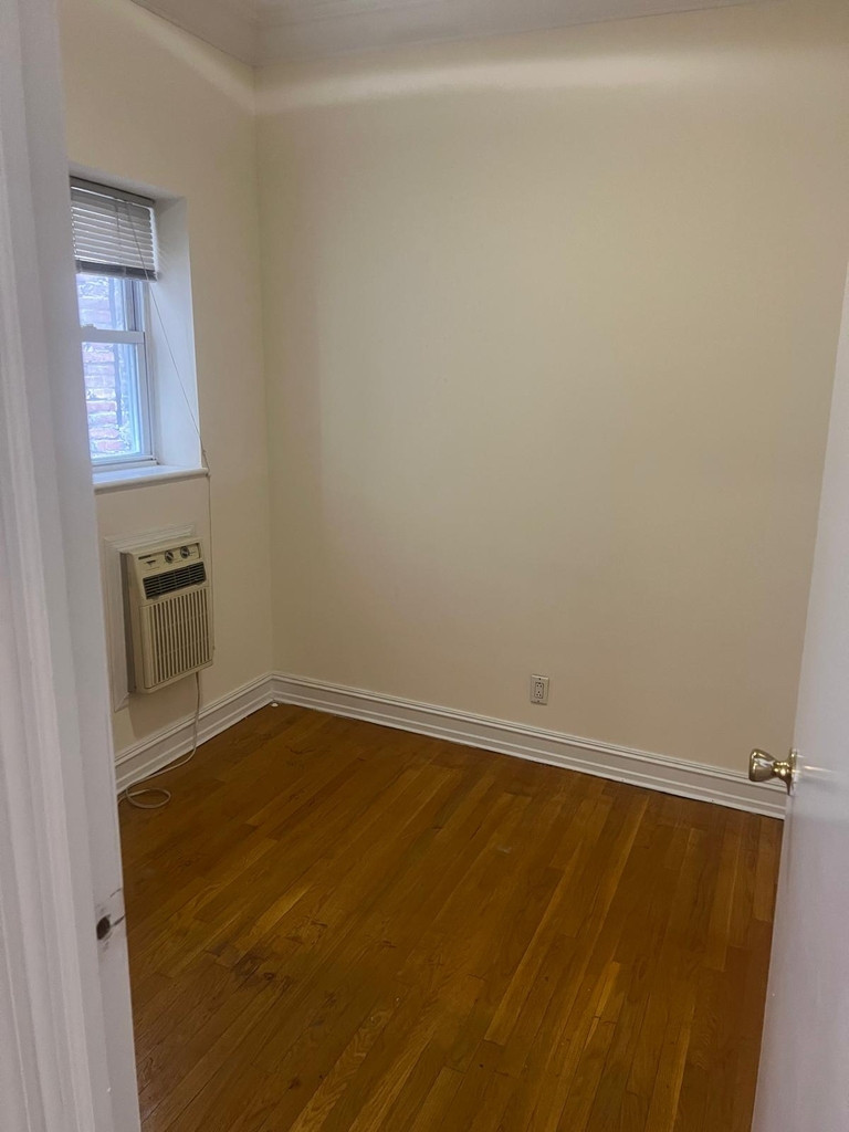 East 84th Street - Photo 5