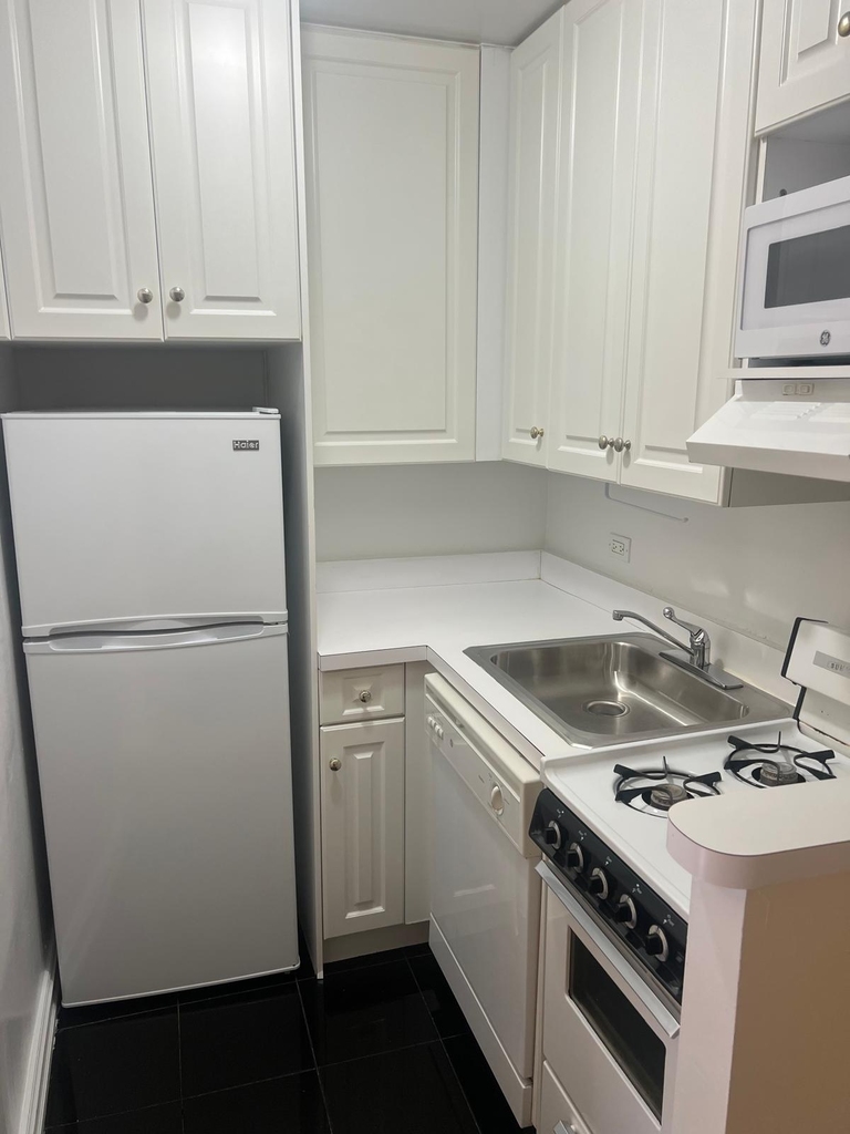 East 84th Street - Photo 0