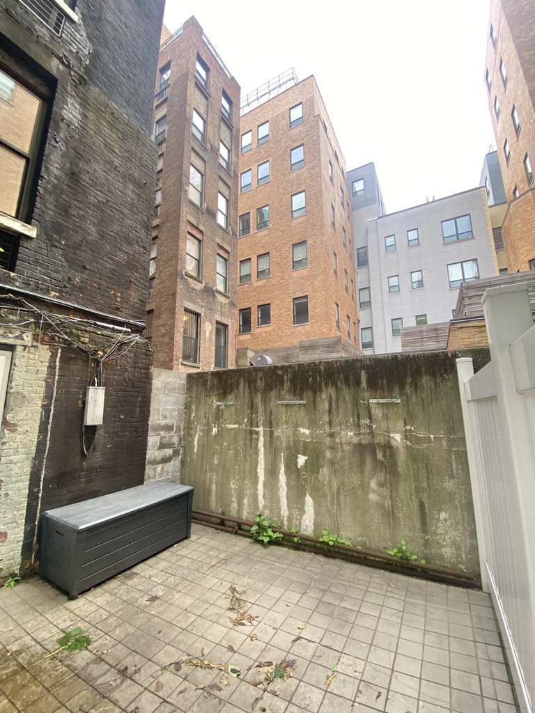 West 51st Street - Photo 10