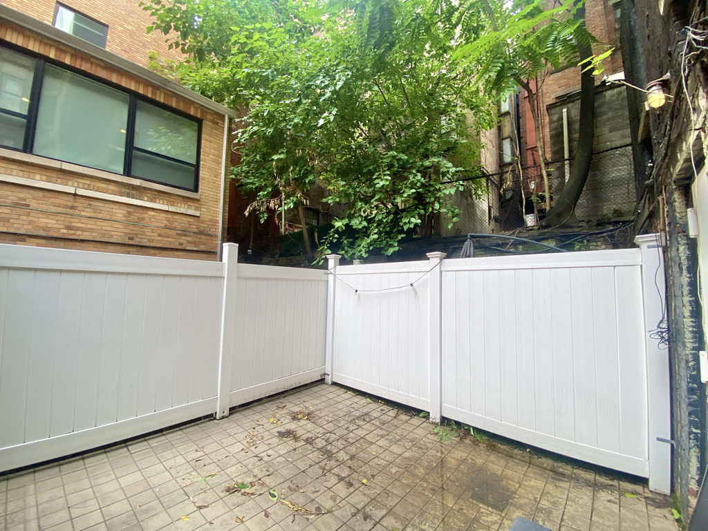 West 51st Street - Photo 9