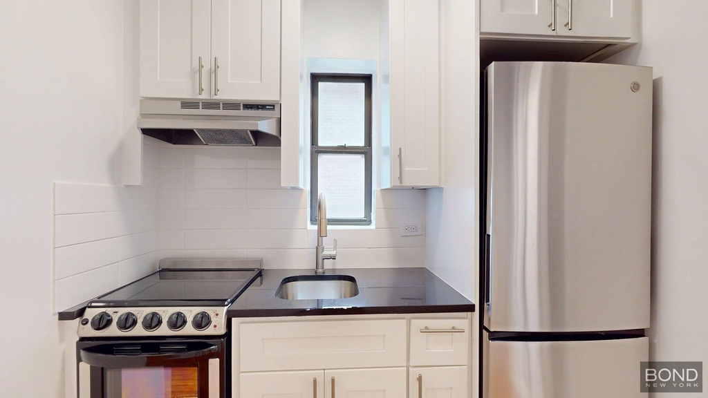 1441 York Avenue - Photo 2