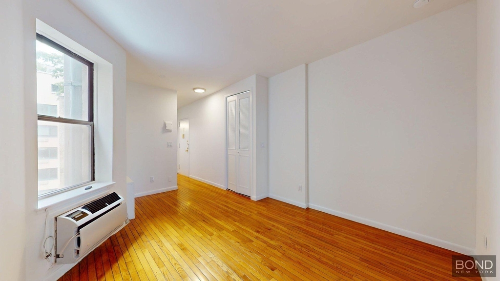 1441 York Avenue - Photo 0