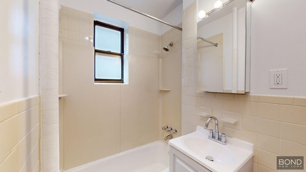 1441 York Avenue - Photo 3
