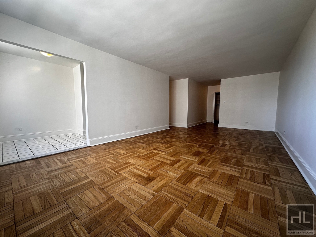 East 79th Street - Photo 2