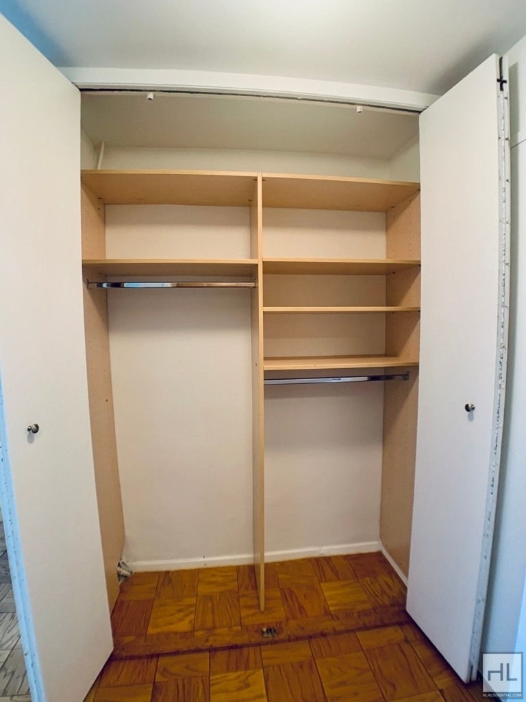 East 36 Street - Photo 6