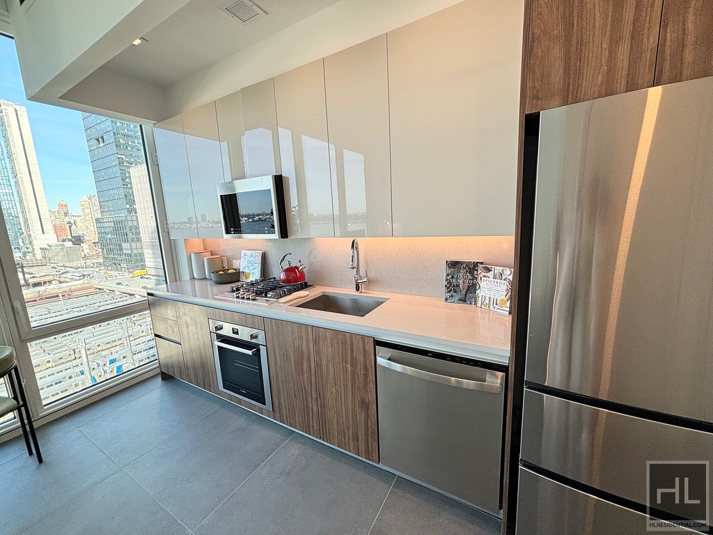 West 30th Street - Photo 1