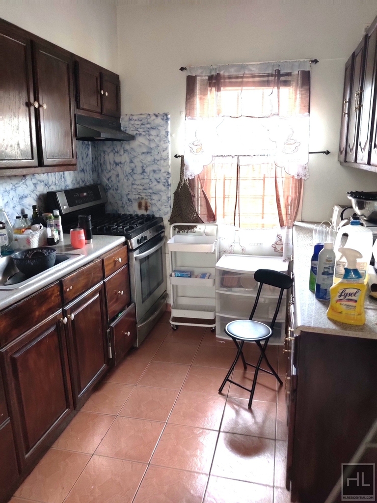 98-02 103 Avenue - Photo 0