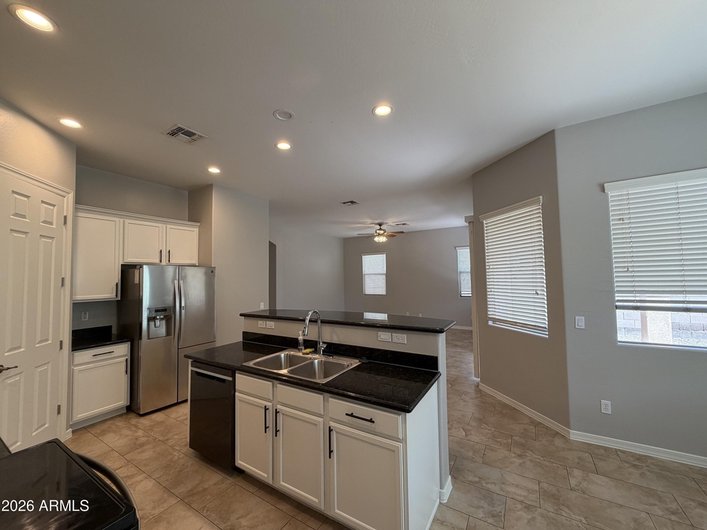 2417 E Iris Drive - Photo 9