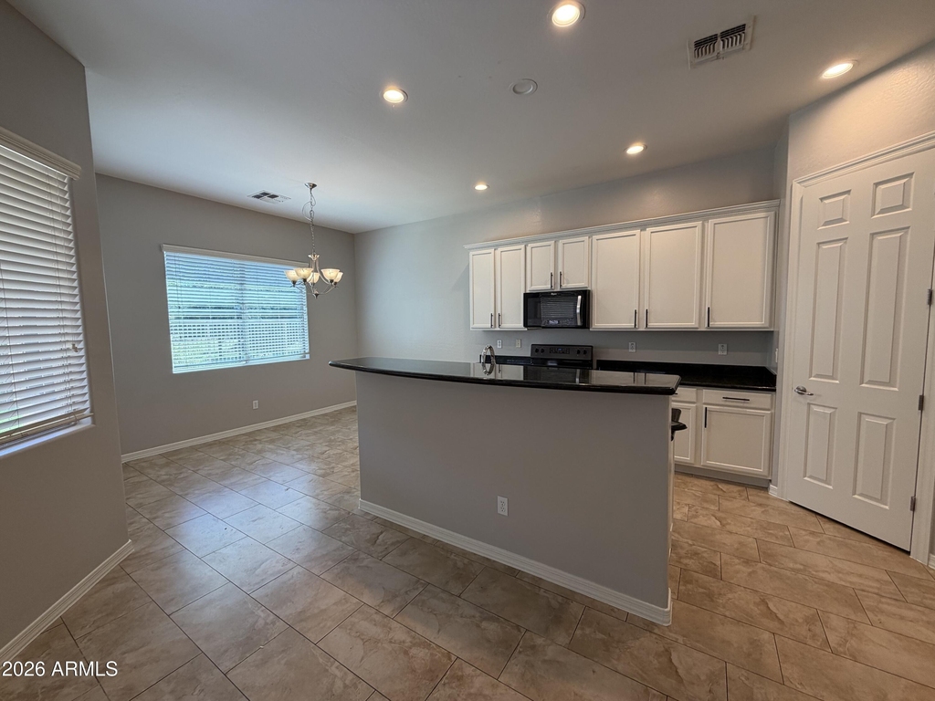 2417 E Iris Drive - Photo 6