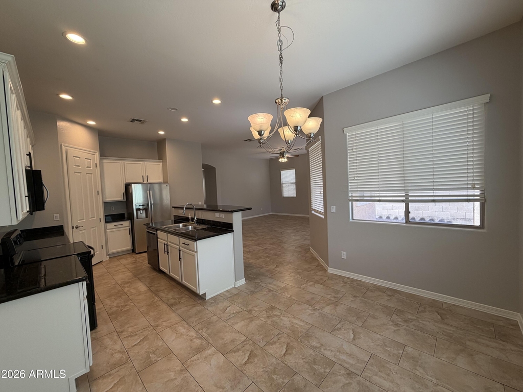 2417 E Iris Drive - Photo 7