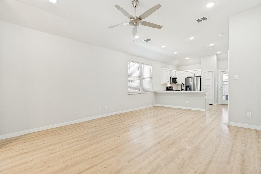204 Mountain Meadow Lane - Photo 4