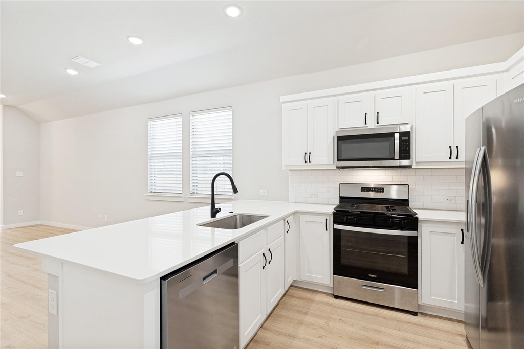 204 Mountain Meadow Lane - Photo 3