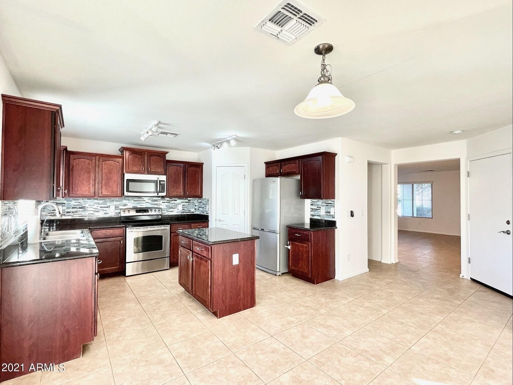 2019 E Lindrick Drive - Photo 4