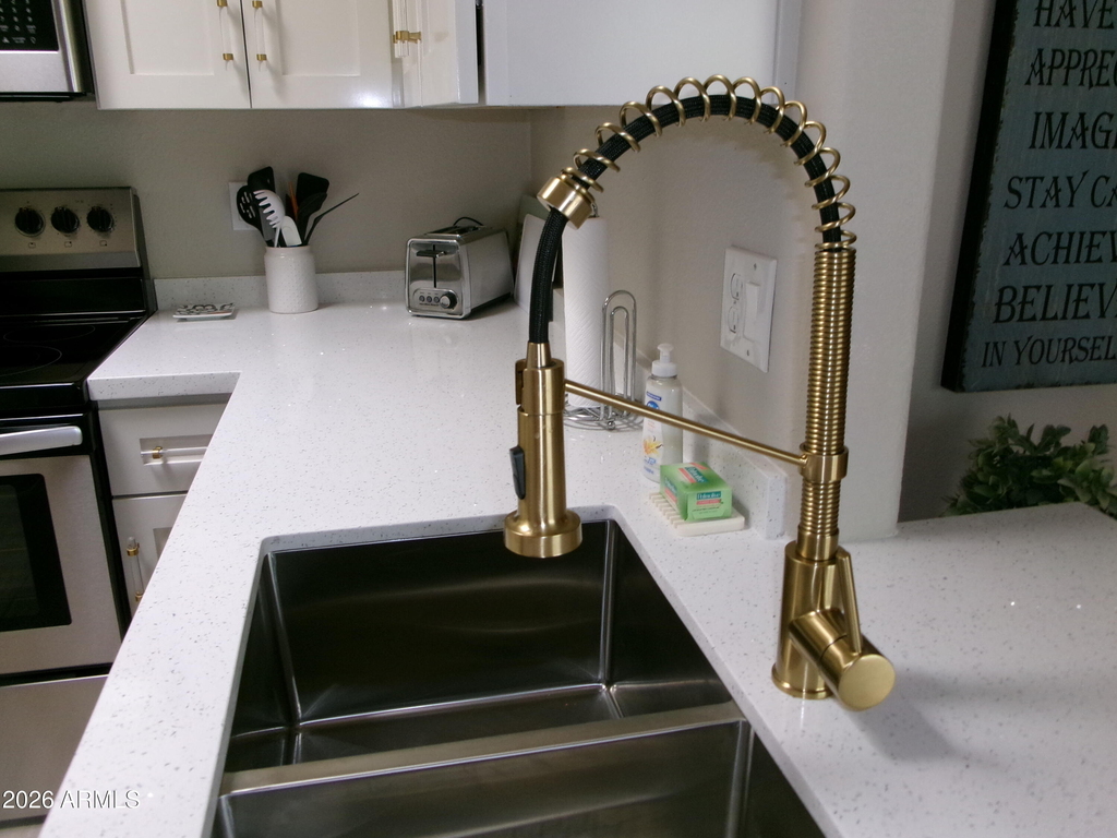 9151 W Greenway Road - Photo 2