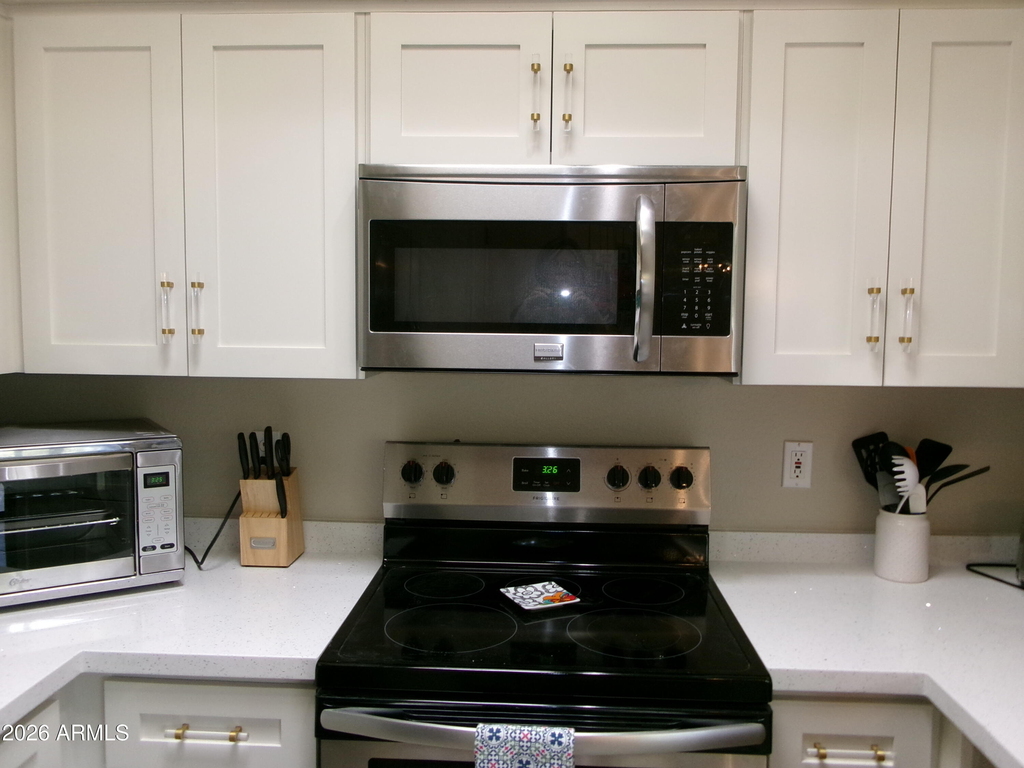 9151 W Greenway Road - Photo 1