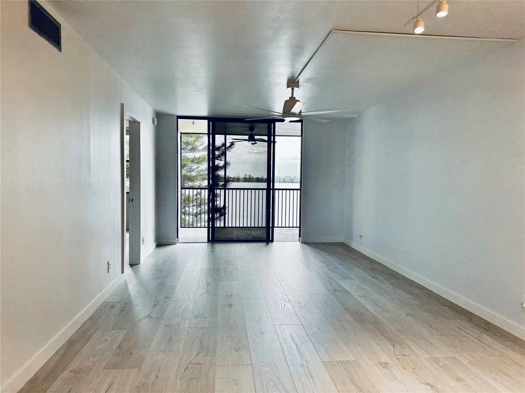 111 Lake Emerald Drive - Photo 3