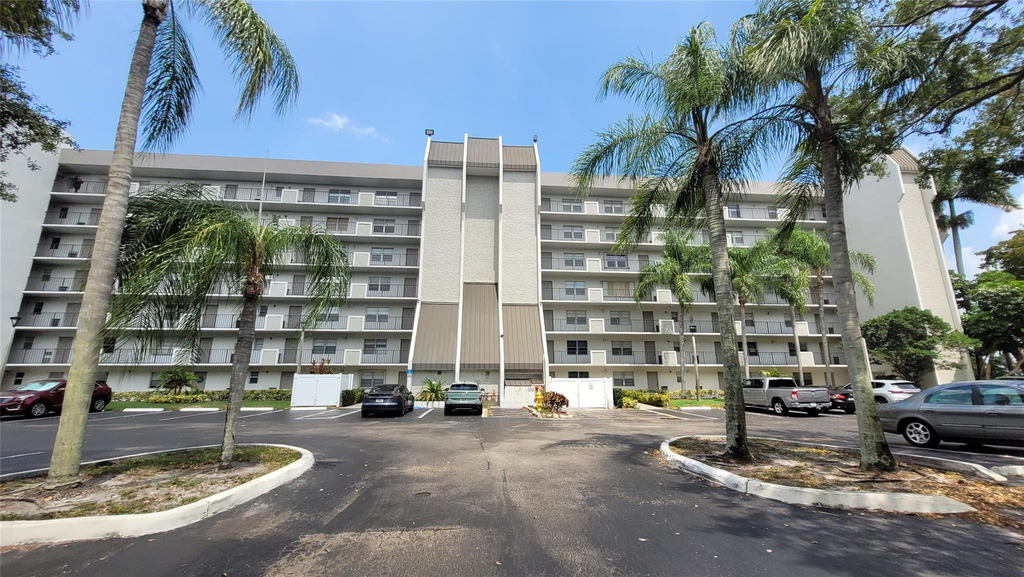 3100 W Rolling Hills Circle - Photo 0