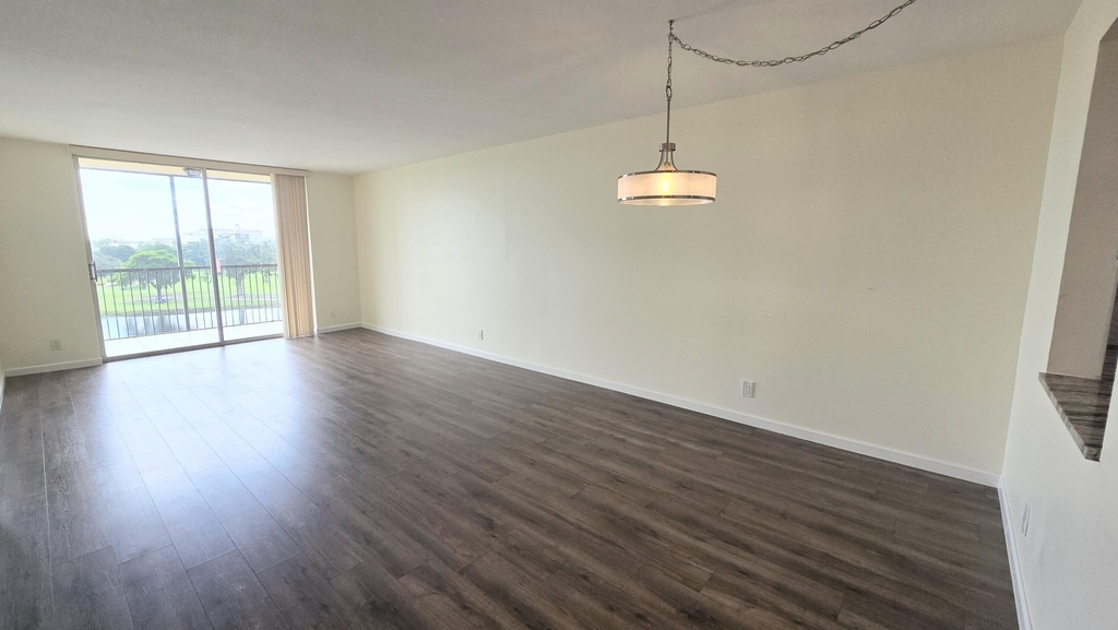 3100 W Rolling Hills Circle - Photo 5