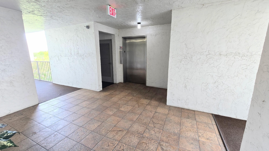 3100 W Rolling Hills Circle - Photo 36