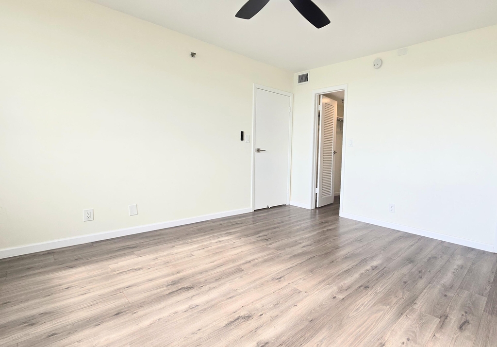 3100 W Rolling Hills Circle - Photo 19