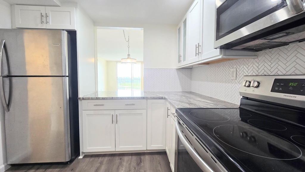 3100 W Rolling Hills Circle - Photo 4
