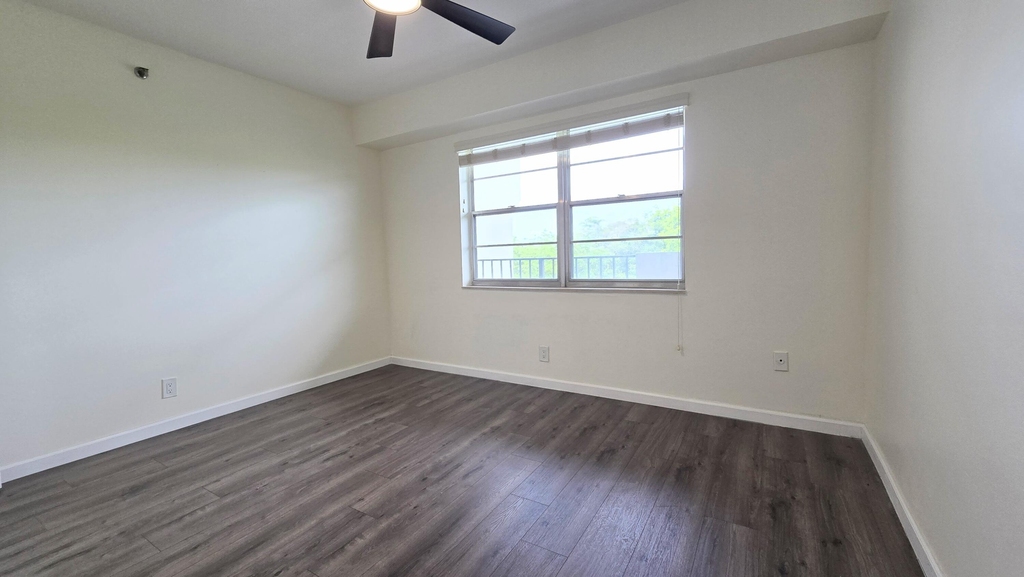 3100 W Rolling Hills Circle - Photo 9