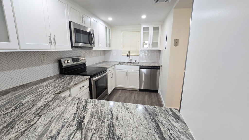 3100 W Rolling Hills Circle - Photo 1