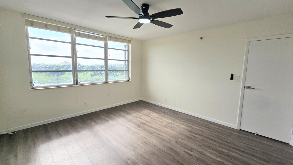 3100 W Rolling Hills Circle - Photo 8
