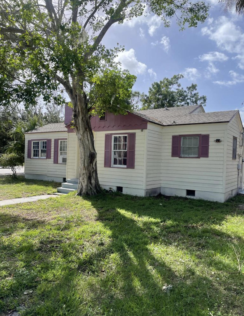 729 S 11th Street - Photo 0
