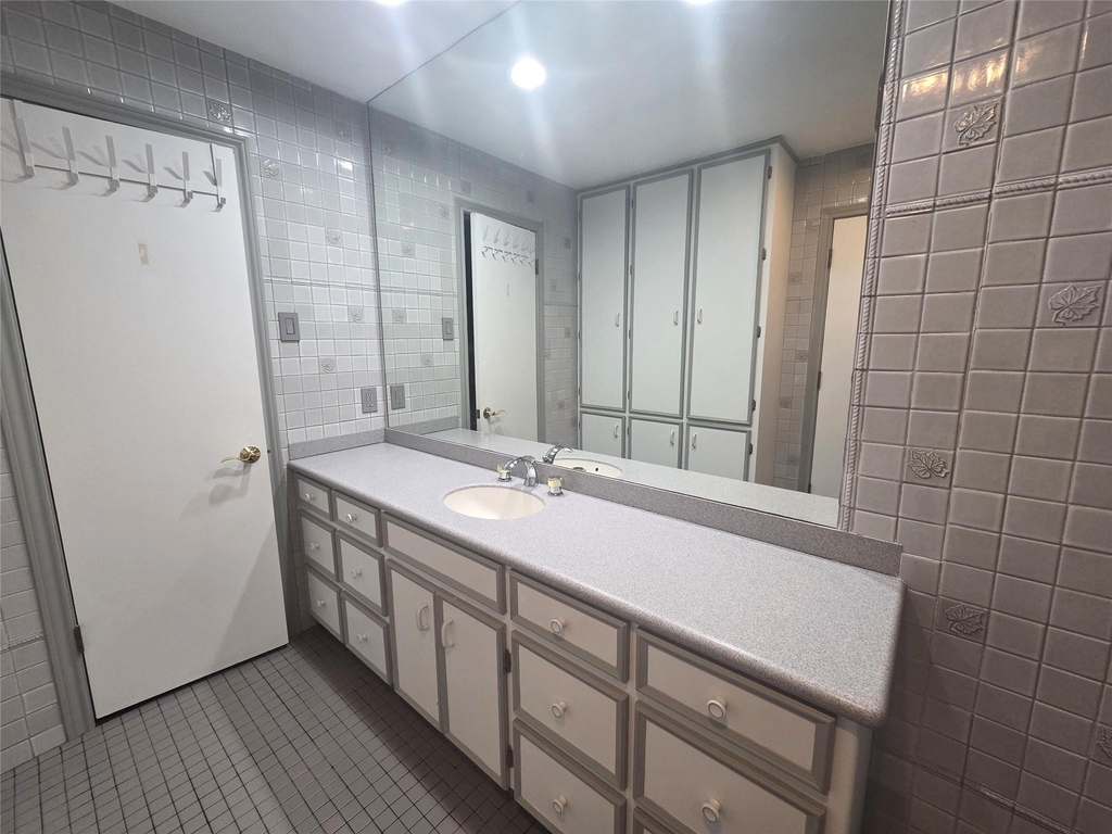 9334 Hunters Creek Drive - Photo 30